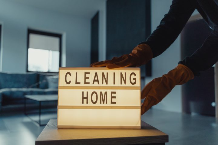 Limpiando casa después de una reforma